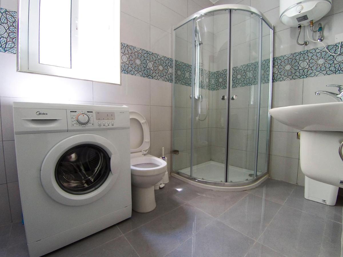 Séjour chez l'habitant F8 3, Private Two Single Beds Shared Bathroom In Shared Flat