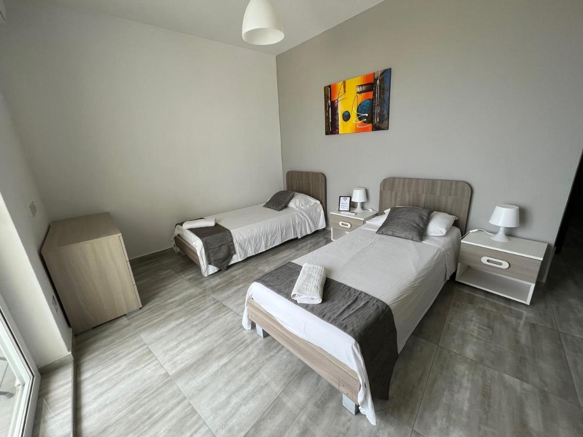 F8 3, Private Two Single Beds Shared Bathroom In Shared Flat * Msida